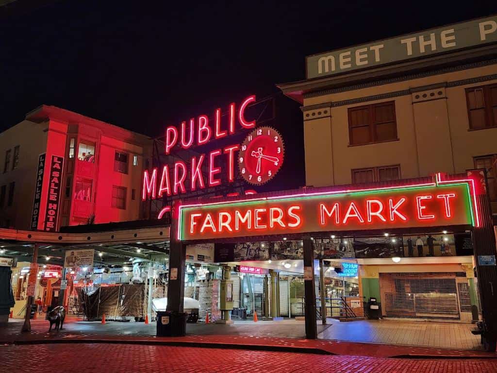 Illuminated Pike Place Market and Farmer's Market signs in Seattle at night